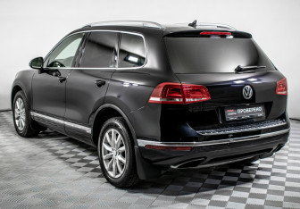 Подержанный автомобиль Volkswagen Touareg 2015 года (7 фото)