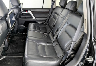 Подержанный автомобиль Toyota Land Cruiser Suv 2017 года (12 фото)