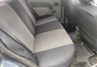Подержанный автомобиль Renault Logan Sedan 2006 года (11 фото)