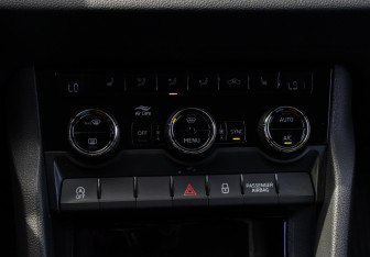 Подержанный автомобиль Skoda Karoq 2021 года (16 фото)