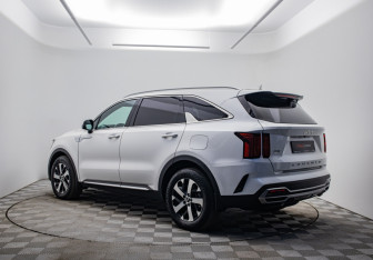 Подержанный автомобиль Kia Sorento 2022 года (7 фото)