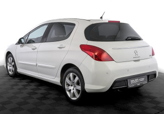 Подержанный автомобиль Peugeot 308 Hatchback 2011 года (7 фото)