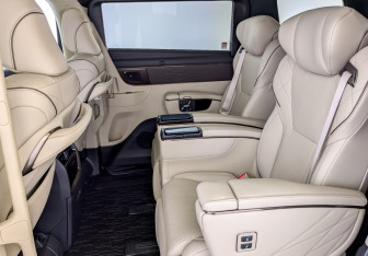 Подержанный автомобиль Toyota Alphard 2024 года (12 фото)