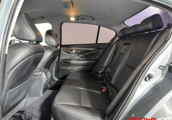 Подержанный автомобиль Infiniti Q50 2014 года (10 фото)