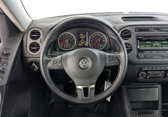 Подержанный автомобиль Volkswagen Tiguan 2012 года (25 фото)