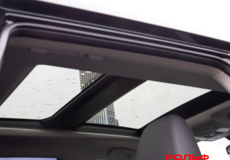 Подержанный автомобиль Toyota RAV4 2024 года (16 фото)