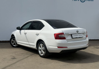 Подержанный автомобиль Skoda Octavia Liftback 2015 года (7 фото)