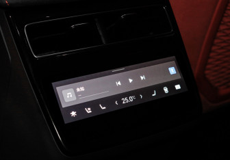 Подержанный автомобиль Zeekr 001 2024 года (17 фото)