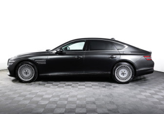 Подержанный автомобиль Genesis G80 2022 года (8 фото)