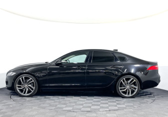 Подержанный автомобиль Jaguar XF Sedan 2018 года (8 фото)