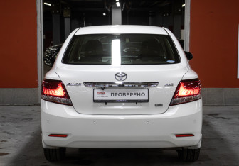 Подержанный автомобиль Toyota Allion 2016 года (6 фото)