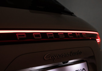 Подержанный автомобиль Porsche Cayenne 2018 года (45 фото)