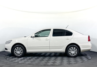 Подержанный автомобиль Skoda Octavia Liftback 2011 года (8 фото)