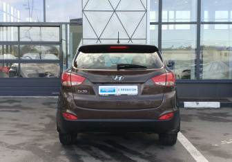 Подержанный автомобиль Hyundai ix35 2014 года (6 фото)