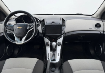 Подержанный автомобиль Chevrolet Cruze Hatchback 2014 года (9 фото)
