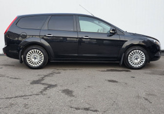Подержанный автомобиль Ford Focus Wagon 2010 года (4 фото)