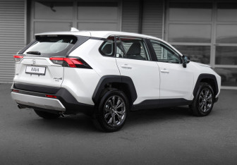 Новый Toyota RAV4 2025 (4 фото)