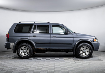 Подержанный автомобиль Mitsubishi Montero Sport 2001 года (4 фото)