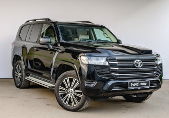 Подержанный автомобиль Toyota Land Cruiser Suv 2022 года (3 фото)
