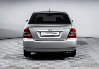 Подержанный автомобиль Toyota Corolla Sedan 2004 года (6 фото)