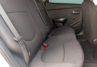 Подержанный автомобиль Kia Rio Sedan 2016 года (11 фото)