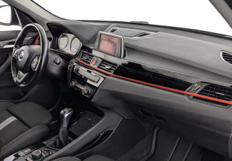 Подержанный автомобиль BMW X1 2018 года (13 фото)