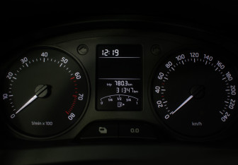 Подержанный автомобиль Skoda Rapid Liftback 2015 года (12 фото)