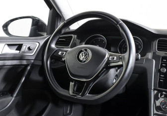 Подержанный автомобиль Volkswagen Golf Wagon 2018 года (11 фото)