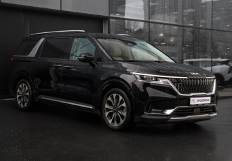 Подержанный автомобиль Kia Carnival 2021 года (3 фото)