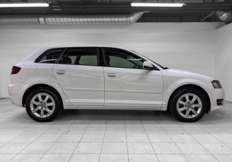 Подержанный автомобиль Audi A3 Hatchback 2012 года (3 фото)
