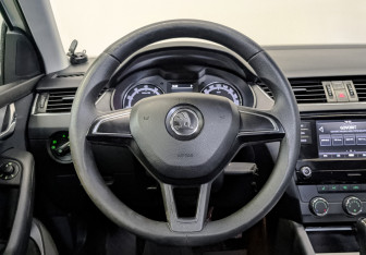 Подержанный автомобиль Skoda Octavia Liftback 2018 года (22 фото)