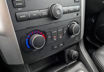 Подержанный автомобиль Chevrolet Captiva 2011 года (21 фото)