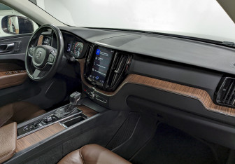 Подержанный автомобиль Volvo XC60 2019 года (20 фото)