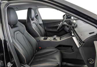 Подержанный автомобиль Omoda C5 2024 года (24 фото)