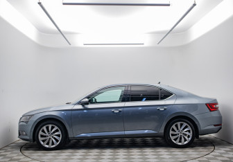 Подержанный автомобиль Skoda Superb Liftback 2019 года (8 фото)