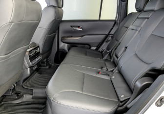 Подержанный автомобиль Toyota Land Cruiser Suv 2021 года (12 фото)