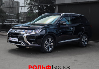 Подержанный автомобиль Mitsubishi Outlander 2021 года (1 фото)
