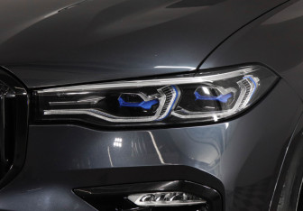 Подержанный автомобиль BMW X7 2021 года (7 фото)