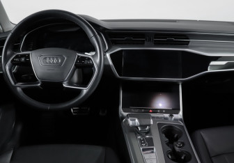Подержанный автомобиль Audi A6 Sedan 2021 года (12 фото)