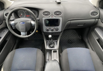 Подержанный автомобиль Ford Focus Sedan 2008 года (10 фото)