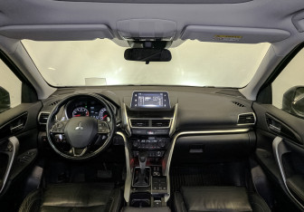 Подержанный автомобиль Mitsubishi Eclipse Cross 2018 года (14 фото)