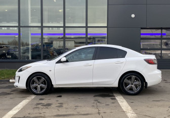 Подержанный автомобиль Mazda 3 Sedan 2012 года (8 фото)