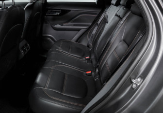 Подержанный автомобиль Jaguar F-Pace 2019 года (10 фото)