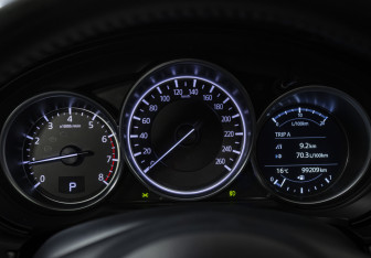 Подержанный автомобиль Mazda CX-9 2017 года (11 фото)