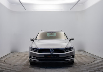 Подержанный автомобиль Volkswagen Passat Wagon 2017 года (2 фото)