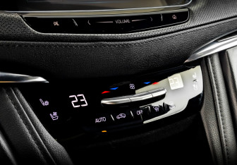 Подержанный автомобиль Cadillac XT5 2018 года (30 фото)