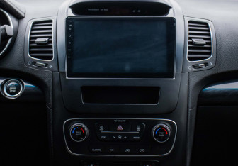 Подержанный автомобиль Kia Sorento 2015 года (14 фото)
