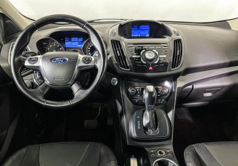 Подержанный автомобиль Ford Kuga 2013 года (12 фото)