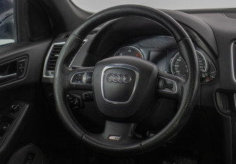 Подержанный автомобиль Audi Q5 2009 года (15 фото)