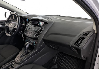 Подержанный автомобиль Ford Focus Hatchback 2018 года (13 фото)